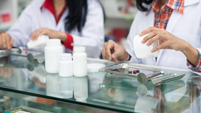 Penyampaian informasi obat kepada pemohon layanan