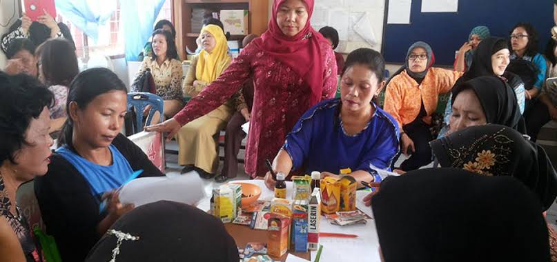 Kegiatan sosialisasi penggunaan obat kepada masyarakat